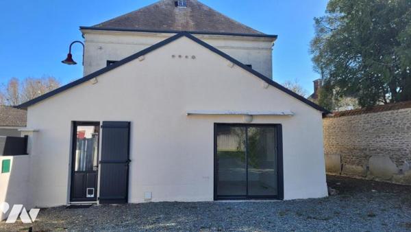 Sur VILLENEUVE EN PERSEIGNE, maison en pierres de 183m² habitable