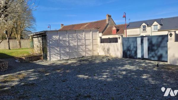 Sur VILLENEUVE EN PERSEIGNE, maison en pierres de 183m² habitable