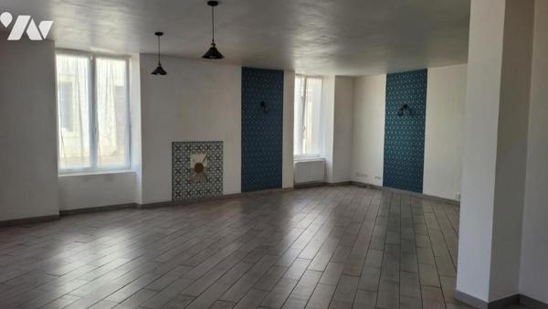 Sur VILLENEUVE EN PERSEIGNE, maison en pierres de 183m² habitable