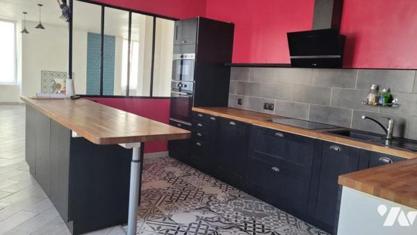 Sur VILLENEUVE EN PERSEIGNE, maison en pierres de 183m² habitable