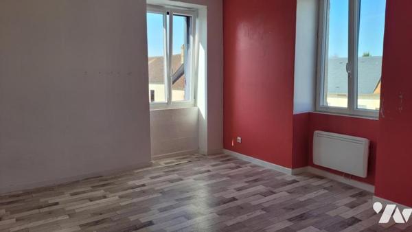 Sur VILLENEUVE EN PERSEIGNE, maison en pierres de 183m² habitable