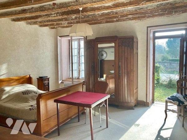 Belle fermette au calme avec un beau terrain, à proximité des commodités, comprenant 
au rez-d...