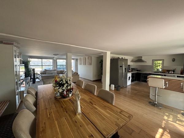 Maison
         5 pièces
        - 145 m² Exclusivité 520 000 € *