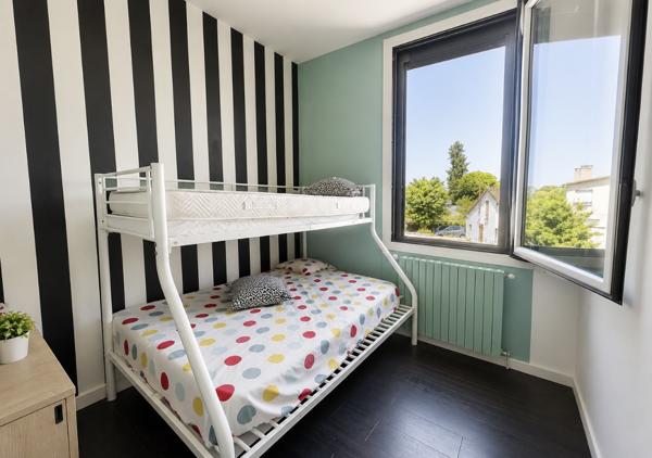Maison
         5 pièces
        - 145 m² Exclusivité 520 000 € *