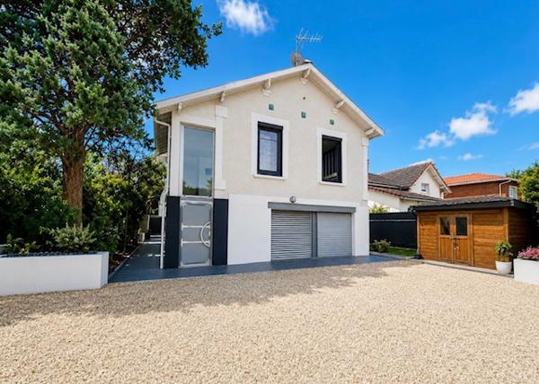 Maison
         5 pièces
        - 145 m² Exclusivité 520 000 € *