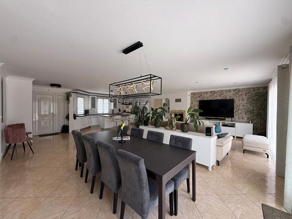 PAVILLON DE PLAIN-PIED-122M²-DOUBLE GARAGE-JARDIN