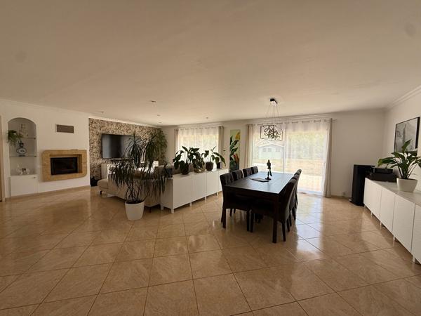PAVILLON DE PLAIN-PIED-122M²-DOUBLE GARAGE-JARDIN