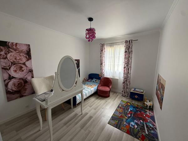 PAVILLON DE PLAIN-PIED-122M²-DOUBLE GARAGE-JARDIN