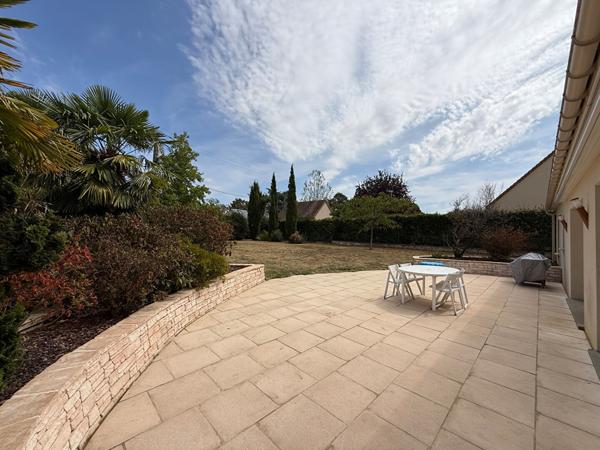 PAVILLON DE PLAIN-PIED-122M²-DOUBLE GARAGE-JARDIN