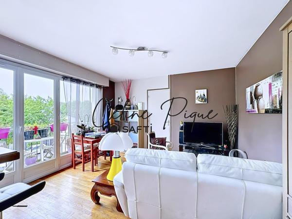 Appartement 2 pièces avec balcon, cave et parking.