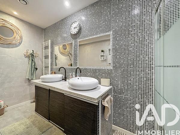 Maison à vendre 5 pièces 129 m² Saint-Cyr-sur-Mer