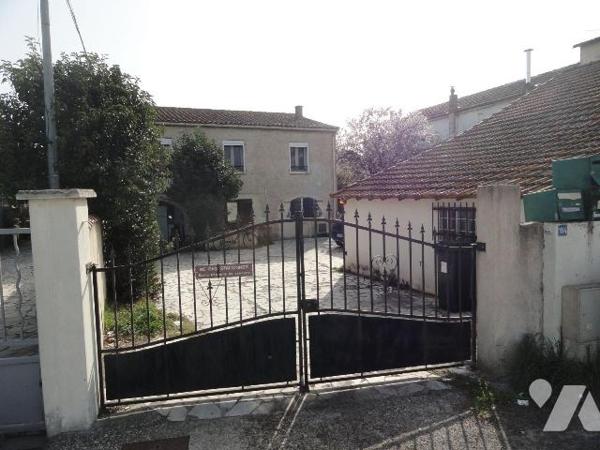 Dans un ensemble immobilier de 4 lots.Appartement situé au 1 er étage d'une superficie de 99.02...