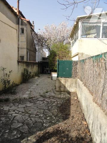 Dans un ensemble immobilier de 4 lots.Appartement situé au 1 er étage d'une superficie de 99.02...