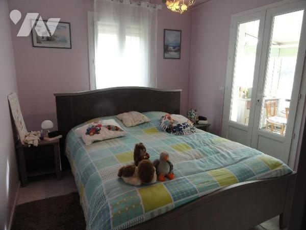 Dans un ensemble immobilier de 4 lots.Appartement situé au 1 er étage d'une superficie de 99.02...