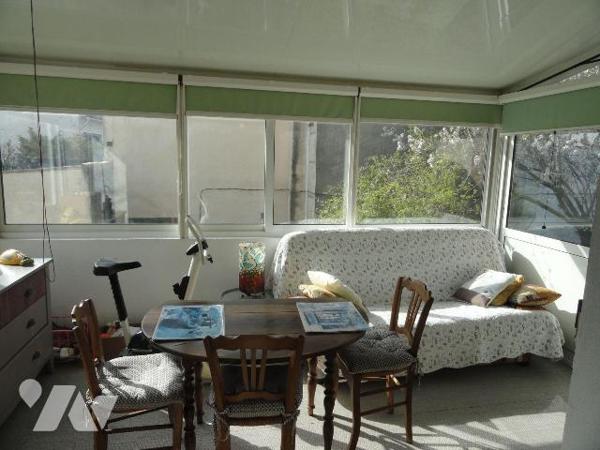 Dans un ensemble immobilier de 4 lots.Appartement situé au 1 er étage d'une superficie de 99.02...