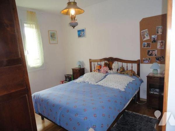 Dans un ensemble immobilier de 4 lots.Appartement situé au 1 er étage d'une superficie de 99.02...