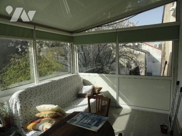 Dans un ensemble immobilier de 4 lots.Appartement situé au 1 er étage d'une superficie de 99.02...