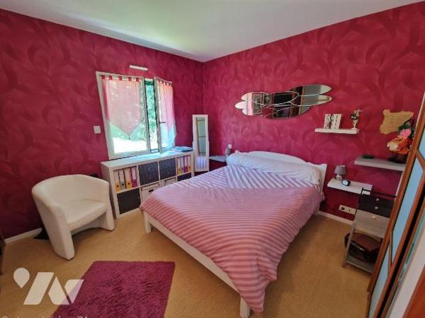 A Vendre, à QUIMPER, dans le quartier de kerfeunteun située au calme au fond d'une impasse, une...
