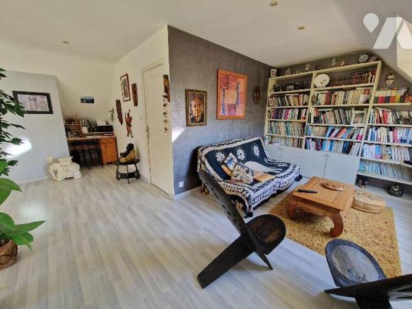 A Vendre, à QUIMPER, dans le quartier de kerfeunteun située au calme au fond d'une impasse, une...