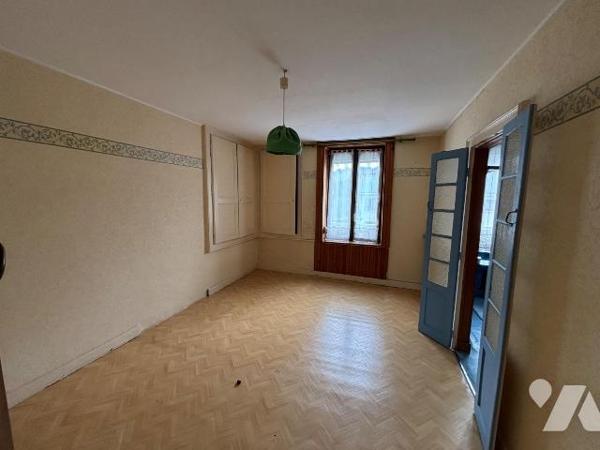 Nouveau mandat, maison de village située sur la commune de Vrigne-Aux-Bois comprenant:

- au ...