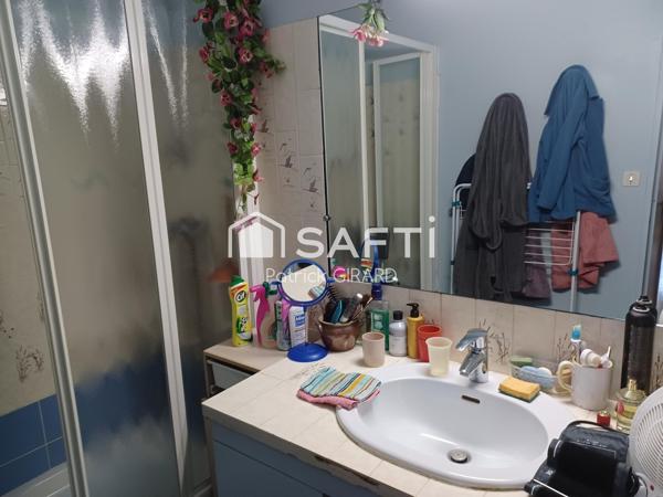 Appartement meublé , rénovée bien équipée  deux chambres un séjour cuisine équipé charge de copropriété   raisonnable
