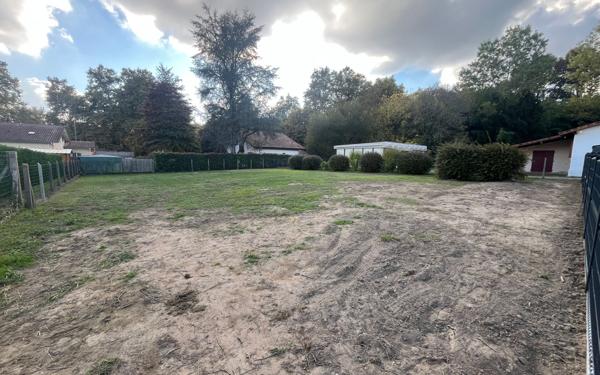 Terrain à vendre    Saugnac-et-Cambran