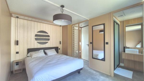 Dpt Essonne (91), à vendre Ormoy-la-Rivière, Lodge 5 chambres - 4 salles d'eau - terrasse dans un village collection avec prestations haut de gamme