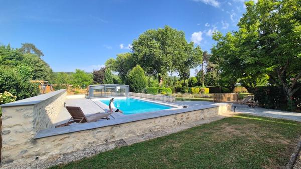 Dpt Essonne (91), à vendre Ormoy-la-Rivière, Lodge 5 chambres - 4 salles d'eau - terrasse dans un village collection avec prestations haut de gamme