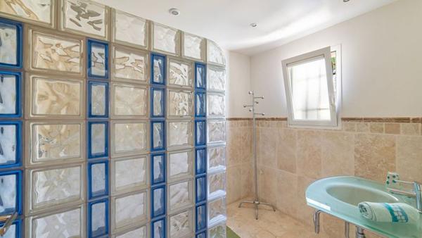 Immeuble à vendre |  La Gaude |  7 pièces