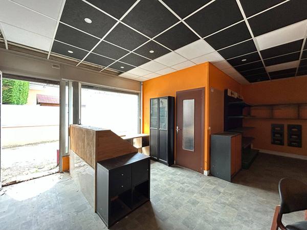 Local commercial 106 m² BRON