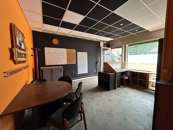 Local commercial 106 m² BRON