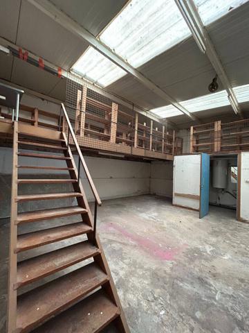 Local commercial 106 m² BRON