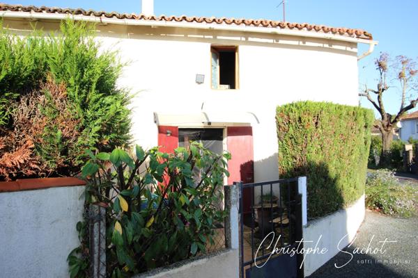 Petite Maison mitoyenne, 4 chambres, un jardin  !