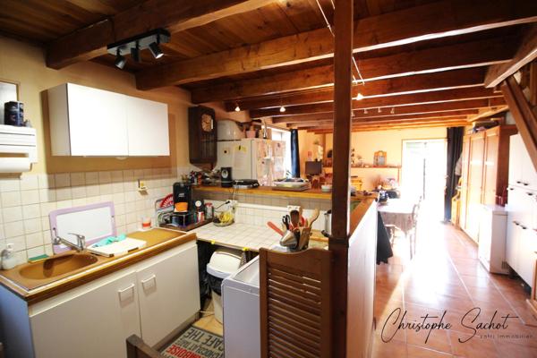 Petite Maison mitoyenne, 4 chambres, un jardin  !