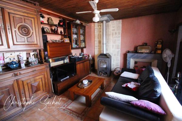 Petite Maison mitoyenne, 4 chambres, un jardin  !