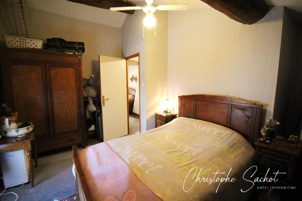 Petite Maison mitoyenne, 4 chambres, un jardin  !