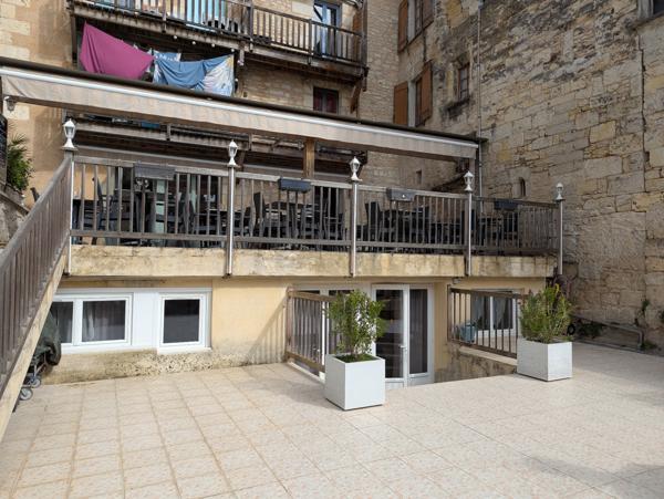 Restaurant au coeur du centre historique avec magnifique terrasse