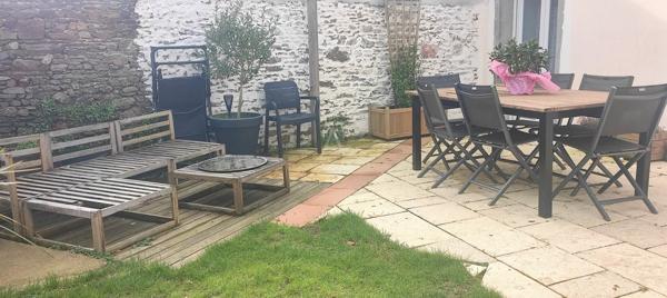 LA CHAPELLE-HEULIN, en plein centre-ville maison rénovée avec 2 chambres et petit terrain