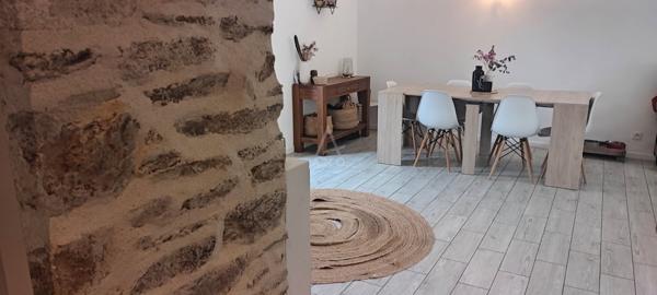 LA CHAPELLE-HEULIN, en plein centre-ville maison rénovée avec 2 chambres et petit terrain