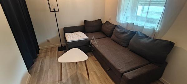 LA CHAPELLE-HEULIN, en plein centre-ville maison rénovée avec 2 chambres et petit terrain