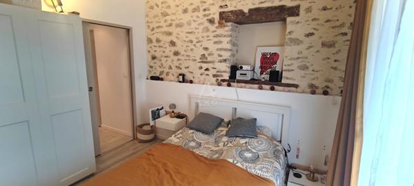 LA CHAPELLE-HEULIN, en plein centre-ville maison rénovée avec 2 chambres et petit terrain