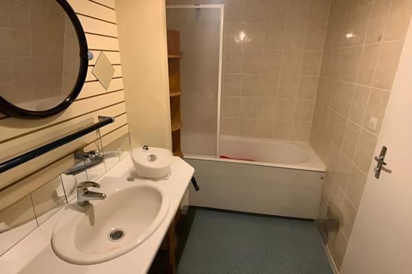 Appartement
                                                                                                                                                                                                                                                                                                                        3 pièce(s)                                                                                                                                                                                                          2 chambre(s)                                                                                                                                                                                                          77  m²