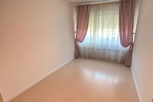 Appartement
                                                                                                                                                                                                                                                                                                                        3 pièce(s)                                                                                                                                                                                                          2 chambre(s)                                                                                                                                                                                                          77  m²
