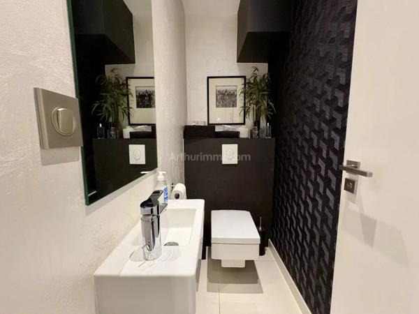 Vente                                                      Maison
                        
                     7 pièces                      189 m2                     à Corenc