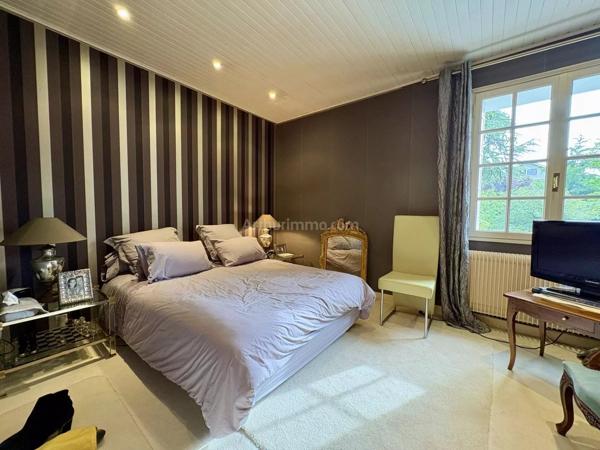 Vente                                                      Maison
                        
                     7 pièces                      189 m2                     à Corenc