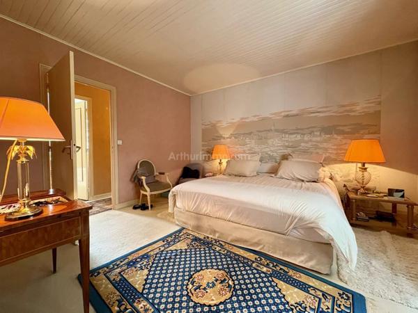 Vente                                                      Maison
                        
                     7 pièces                      189 m2                     à Corenc