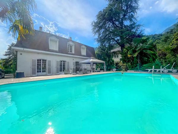 Vente                                                      Maison
                        
                     7 pièces                      189 m2                     à Corenc