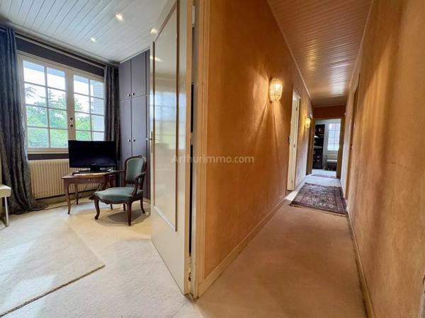 Vente                                                      Maison
                        
                     7 pièces                      189 m2                     à Corenc