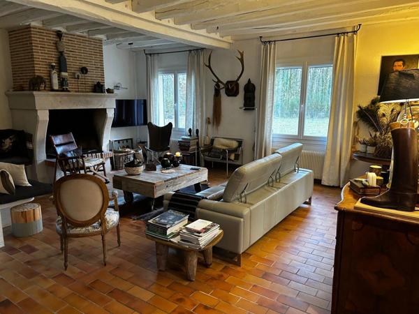 Portes ouvertes le 14 MARS 2025 pour découvrir cette élégante Propriété de Chasse à la vente dans un Écrin de Verdure de 5 hectares à 160 km de Paris