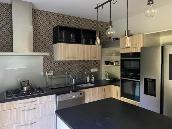 Portes ouvertes le 14 MARS 2025 pour découvrir cette élégante Propriété de Chasse à la vente dans un Écrin de Verdure de 5 hectares à 160 km de Paris